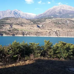 https://savines-le-lac-appartement-vue-sur-le-lac.fr-provencehotel.com